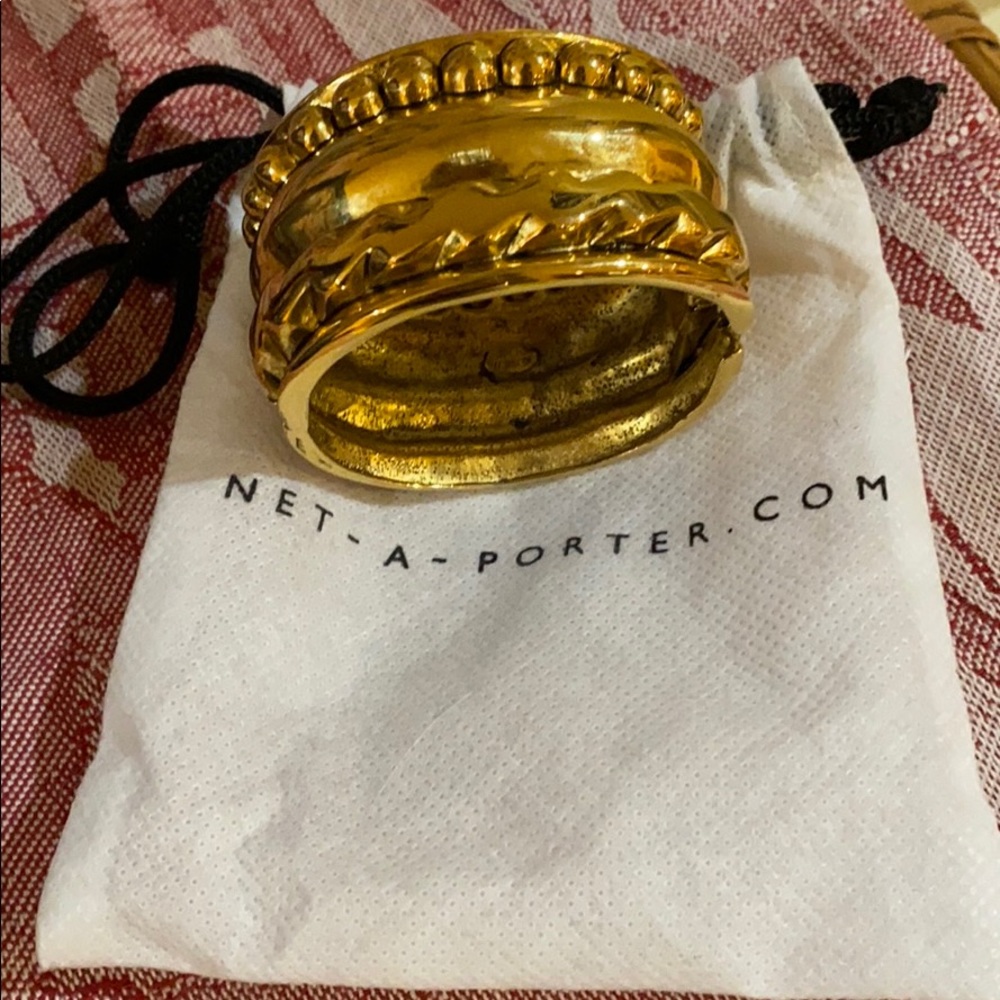 Gold hinges bracelet